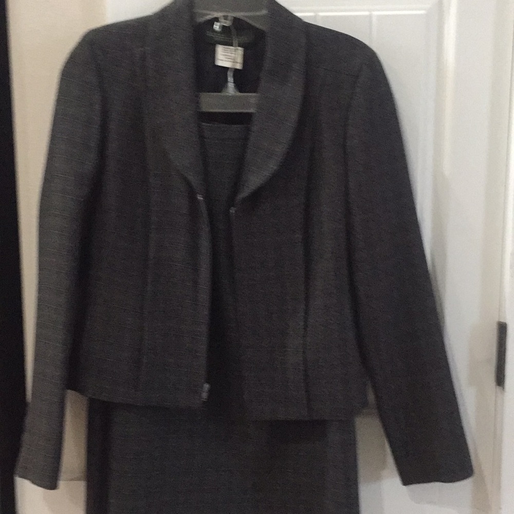 2-piece women’s suit